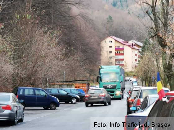 BRAȘOV. TIR surprins pe contrasens (FOTO) 1 FB_IMG_1576229848111_276056.jpg