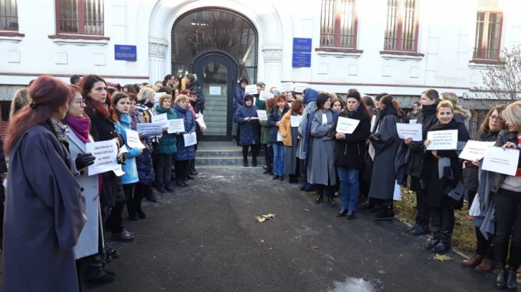 Grefierii amenință cu blocarea activității în instanțe și parchete, inclusiv la BRAȘOV! Astăzi, primul pas... (Update FOTO) 1 IMG-20191218-WA0002_276238.jpg