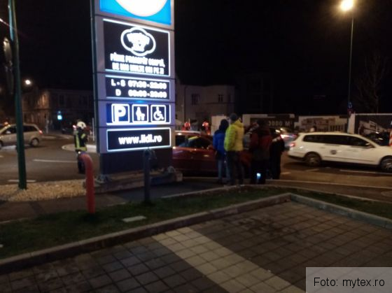 BRAŞOV. Accident lângă magazinul Lidl! (FOTO EXCLUSIV) 1 WhatsApp Image 2019-12-05 at 18.36.23_275782.jpeg