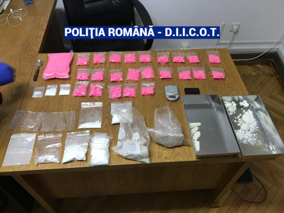 Brașovean prins cu locuința plină de amfetamină, cocaină și de comprimate MDMA (FOTO) 1 WhatsApp Image 2019-12-30 at 120934 (1)_276575.png