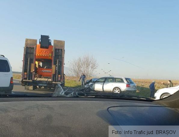 BRAŞOV. TIR implicat într-un accident, lângă Hornbach! Update: Șoferul unui autoturism, dus la spital! 1 accidenthornbach3.jpg