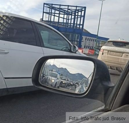 Info Trafic BRAȘOV. Mai rău decât ieri, în zona centrelor comerciale! (FOTO) 1 aglomeratie_7.jpg