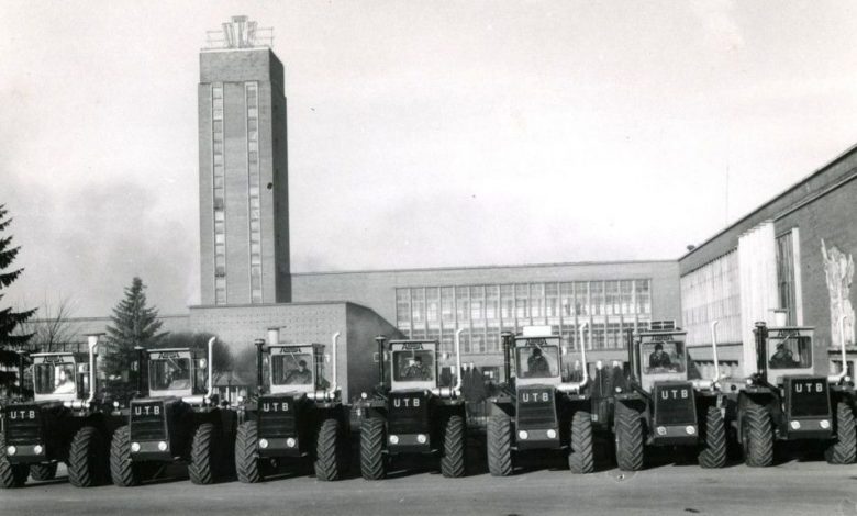 BRAȘOV. Drumul de la un tractor la 9 minute, la LICHIDARE 1 tract.jpg