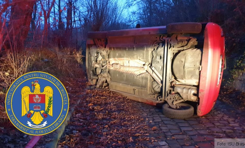 BRAȘOV. Accidentare după răsturnarea unui autoturism, în Șchei (FOTO) 1 whatsappimage2019-12-14at17-06-04.jpeg