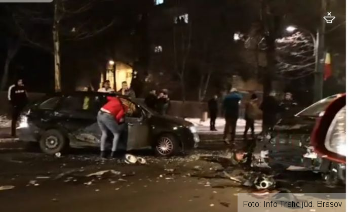 BRAȘOV. Accident, în urmă cu câteva minute, pe Bulevardul Saturn! (FOTO) 1 20200103_175729_276699.jpg