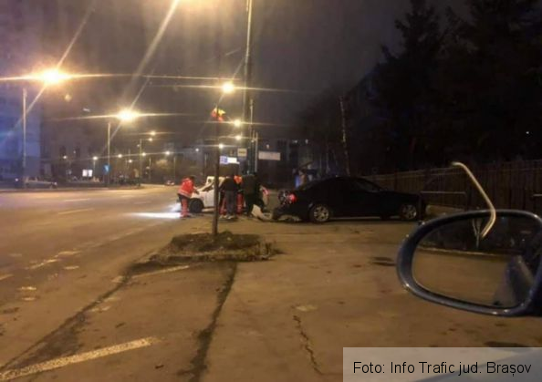 BRAȘOV. Încă un accident, în această seară, lângă Meșotă (FOTO) 1 20200122_224520_277319.jpg