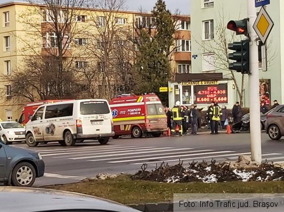 Update. BRAŞOV. Paramedic SMURD rănit în accidentul de pe Calea Bucureşti! Şi şoferul a ajuns la spital 1 accident smurd 2_277600.jpg
