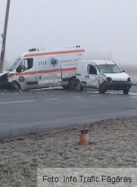BRAȘOV. Ambulanță implicată într-un accident cu patru victime, pe DN 1 (FOTO) 1 accidentambulanta_4.jpg