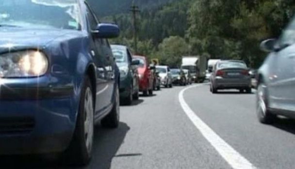 De ce UAT BRAȘOV e membru fondator al Asociației „Valea Prahovei în Acțiune”?!... 1 aglomeratie-pe-valea-prahovei-.jpg