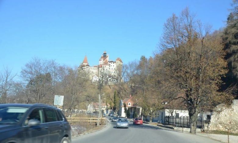 CORONAVIRUS BRAȘOV. Branul rămâne în „carantină”, Șinca Nouă intră. Și alte localități au creșteri de incidență 1 castelul-bran-drum.jpg
