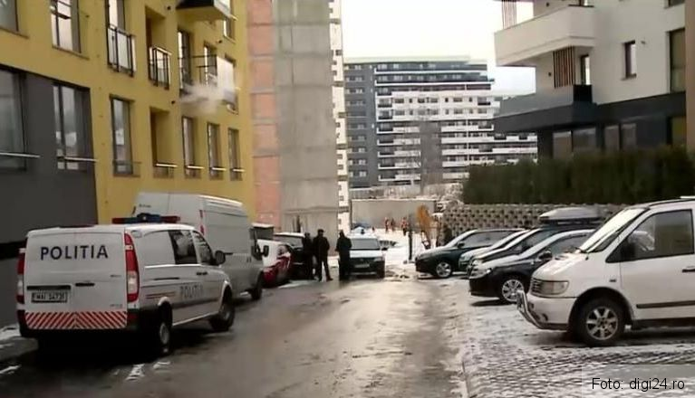 Update. BRAȘOV. Tată și fiică, morți... S-a aruncat de la etaj, cu bebelușul în brațe?! 1 cazutidelaetaj.jpg