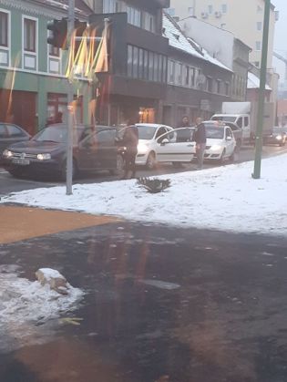 BRAȘOV. SESIZARE: Trei evenimente rutiere, astăzi, la aceeași trecere de pietoni! (FOTO) 1 iuliu maniu_276855.jpg