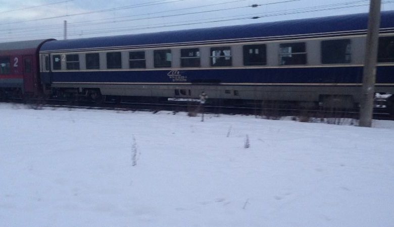 BRAȘOV. Alternativa la coșmarul DN1 e mai ieftină cu până la 35% 1 tren-zapada_3.jpg