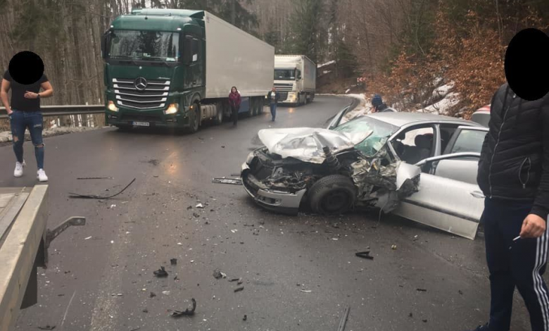BRAŞOV. ULTIMA ORĂ. Accident pe DN 1A (FOTO) 1 accidentdn1a.jpg