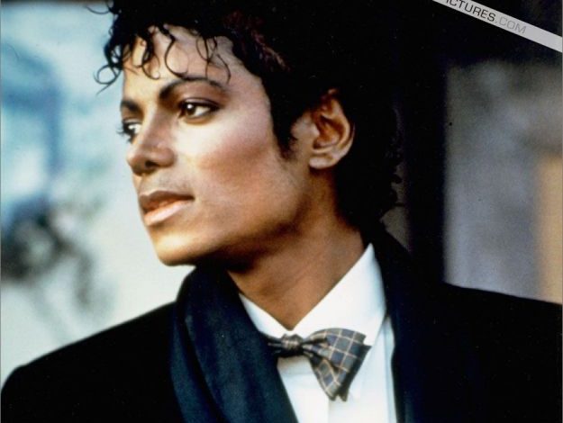 Michael Jackson era „doar piele şi os" înainte de moarte și ascundea cu peruci urmele unui incendiu... 1 b1758d1a960839bf1c7e16127ca40165_2.jpg