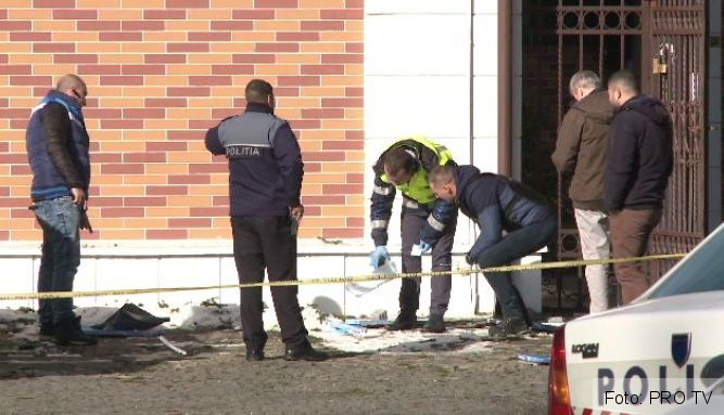 Trimiși în judecată după ce ar fi furat peste 200.000 de lei dintr-un bancomat aruncat în aer 3 bancomatsinaia.jpg