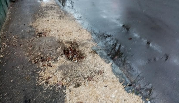 BRAȘOV. Lucrare neterminată! Pericol de accidente... (Galerie foto) 1 groapa.png