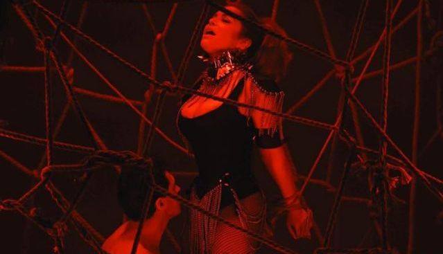 „SEX PE CANAPEA”. Loredana Groza, INTERZISĂ!... 1 loredana_4.jpg