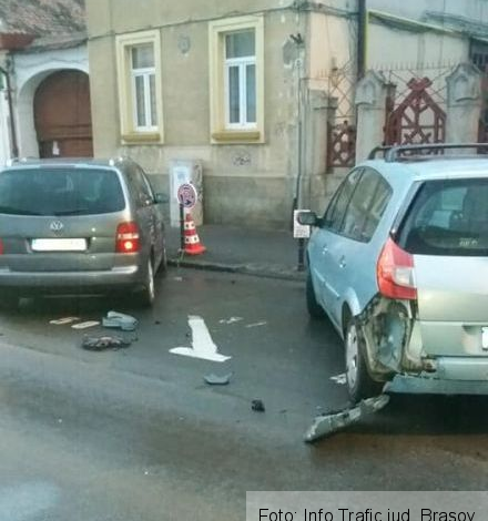 BRAȘOV. Surpriză neplăcută, în această dimineață, în parcare (FOTO) 1 masinaavariata_2.jpg