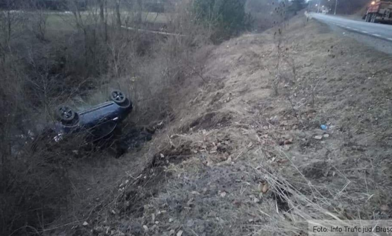 Județul BRAȘOV. Autoturism răsturnat în afara drumului (FOTO) 1 masinateliu3.jpg
