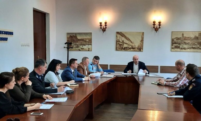 BRAȘOV. Toxiinfecția alimentară de la botez schimbă procedurile instituționale 1 sedinta-prefect_2.jpg