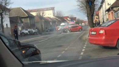 BRAȘOV. ULTIMA ORĂ. Trafic blocat pe str. Aurel Vlaicu, din cauza unui accident (FOTO) 4 FB_IMG_1583305349830_278553.jpg