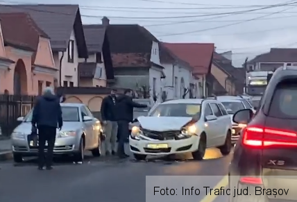 BRAȘOV. Coliziune la Râșnov (FOTO) 1 accidentrasnov_3.png