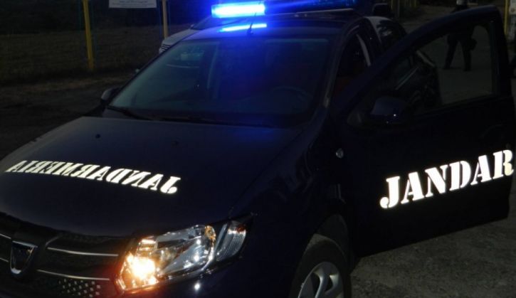 Județul BRAȘOV. Urs insistent, alungat dintr-o gospodărie cu ajutorul jandarmilor 1 azi-noapte-cinci-botosaneni-au-fost-bagati-in-case-de-jandar