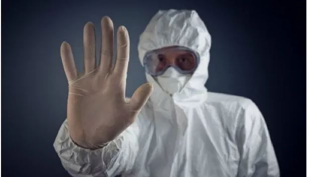 BRAȘOV. Confecții de criză: costume de protecție pentru personalul medical 1 combinezon.jpg