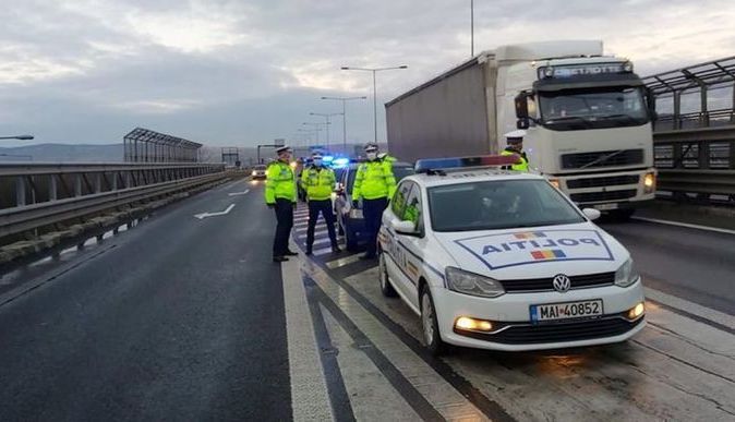 CORONAVIRUS România. Repatriații vor fi escortați de Poliţie 1 convoi-masini.jpg