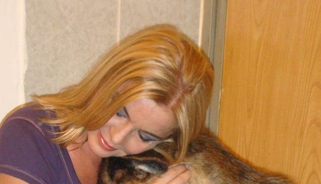 Bonnie, cățelușa Cristinei Țopescu, adoptată la BRAȘOV. A rămas Sisi/ Animalele au fost găsite lipite de trupul jurnalistei 1 cristina-topescu-3.jpg