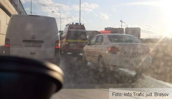 BRAȘOV. ULTIMA ORĂ. Accident în zona podului de la Sânpetru / Update: O șoferiță... 1 fb-img-1583162069536.jpg