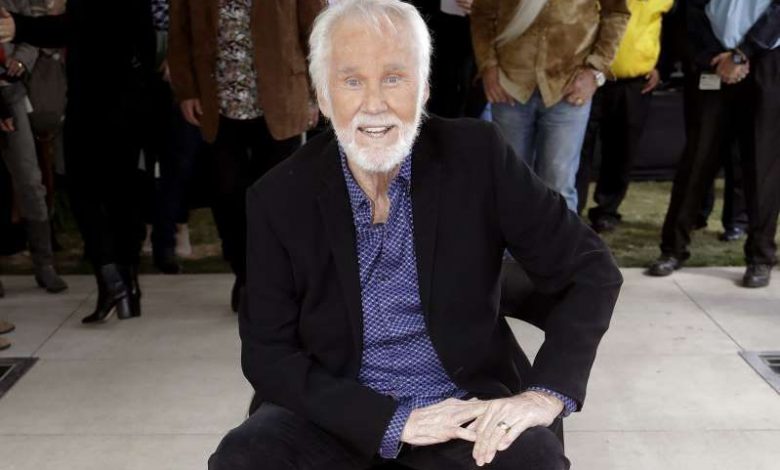 Update. Înmormântare restrânsă din cauza COVID-19. A murit Kenny Rogers 1 kenny.jpg
