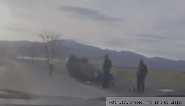 Update. Judeţul BRAŞOV. Şoferiţă începătoare, „cascadorie” în trafic 1 masinarasturnata.png