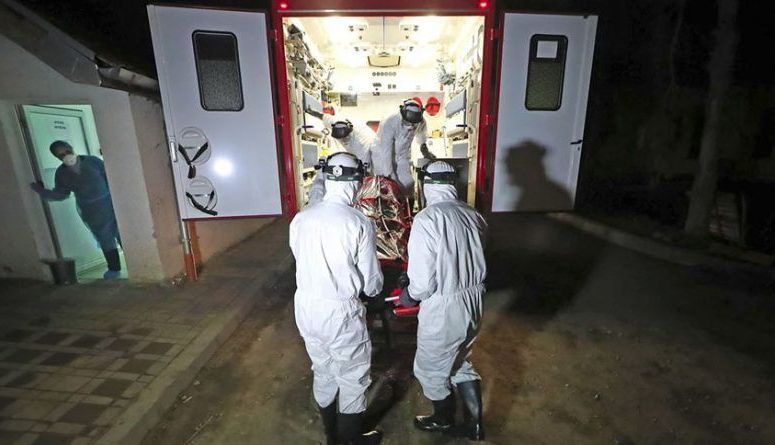 CORONAVIRUS ROMÂNIA. Încă o „BOMBĂ”, după Suceava! CARANTINĂ... 1 medici-ambulanta-coronavirus.jpg