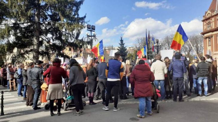 Update BRAȘOV. Protest la Prefectură față de obligativitatea vaccinării (FOTO - VIDEO) 1 protest-vaccin2_278643.jpeg