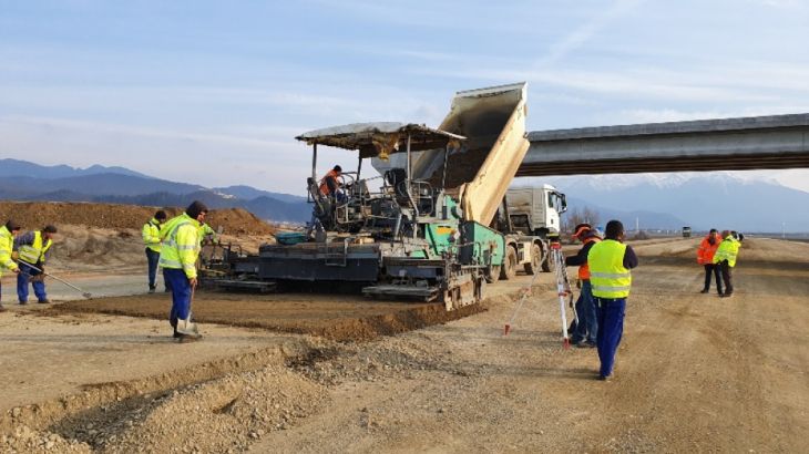 Autostrada Comarnic-BRAȘOV. Se lucrează 24 de ore din 24 pe „ciotul” Râşnov – Cristian 1 santier-autostrada2_279015.jpeg