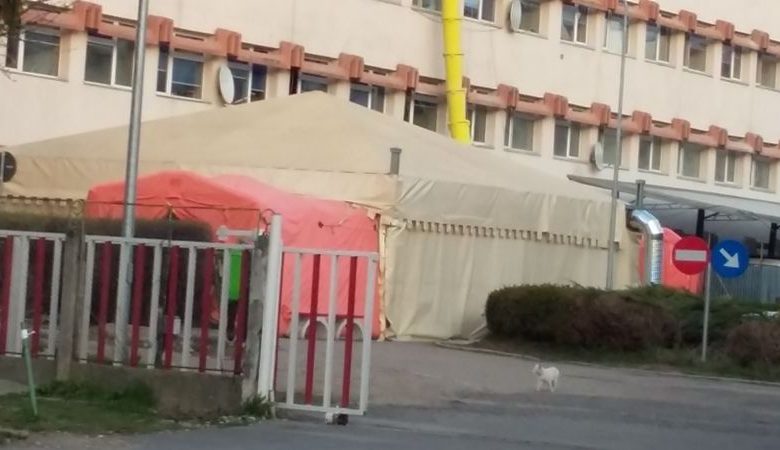COVID-19. BRAȘOV. Pacient detubat după o lungă perioadă în care nu a putut respira singur / Situația de la Spitalul Clinic Județean Brașov 1 spital-judetean-upu-cort1.jpg