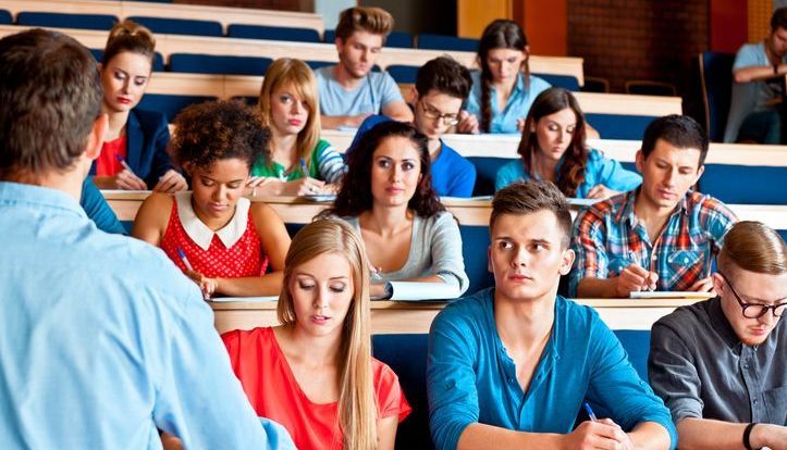 UPDATE. Cum se continuă anul universitar?!... VARIANTA OPTMISTĂ 1 student_2.jpg