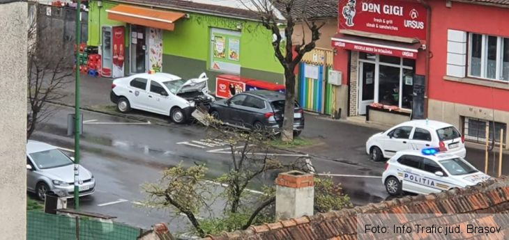 BRAȘOV. Incident rutier pe strada Avram Iancu (FOTO) 1 FB_IMG_1587388853613_279943.jpg