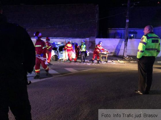 Update. BRAȘOV - Codlea. Două mașini intrate în stâlp, în două accidente / Unul dintre șoferi, minor 1 FB_IMG_1587799799624_280084.jpg