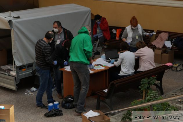 CORONAVIRUS. BRAȘOV. Primăria rezolvă cu voluntari distribuirea dezinfectanților pentru asociațiile de proprietari 1 IMG-20200404-WA0027_279503.jpg