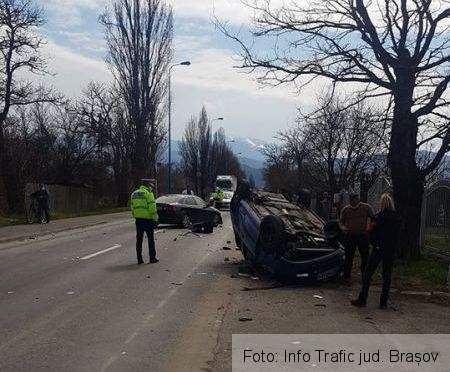 BRAŞOV. ULTIMA ORĂ. Autoturism răsturnat în urma unei coliziuni, pe Calea Feldioarei! (FOTO) 1 accidentcaleafeldioarei_12.jpg