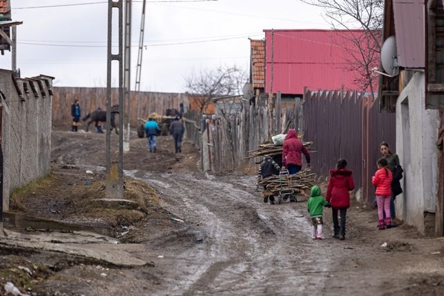 Update BRAȘOV COVID-19. Prefectura despre comunitățile de romi și comunitățile sărace 1 apata.jpg