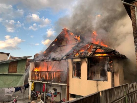 casa-incendiu1_280094.jpeg