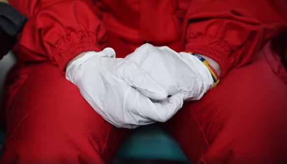 „Cine-i salvează pe eroi?” / Piesa lui Smiley și a lui Cabron, promovată de MAI cu videoclip refăcut 1 eroi.png