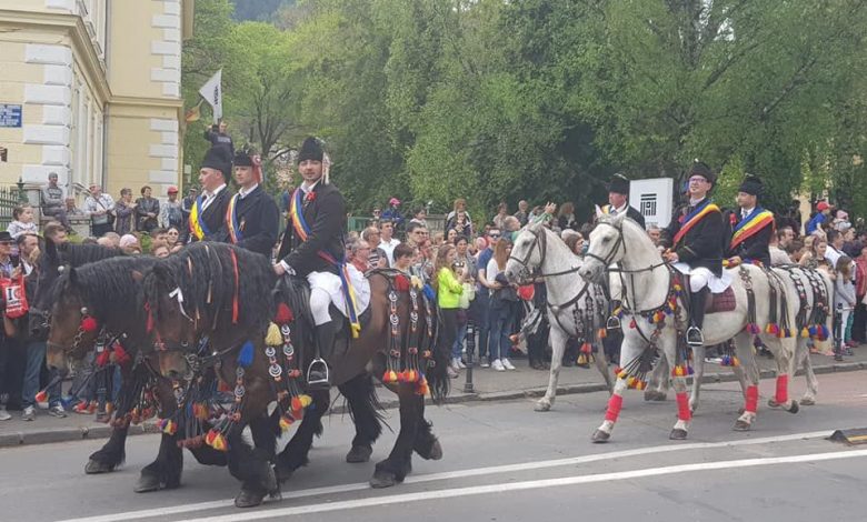 BRAȘOV. Mii de oameni ar fi trebuit să fie astăzi pe străzi 1 juni-parada4.jpg