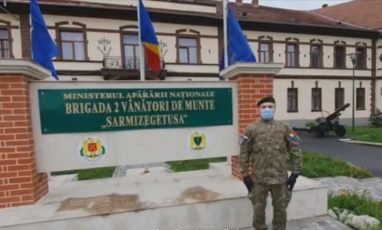 BRAȘOV. Militarii din Forțele Terestre și-au sărbătorit ziua pe frontul COVID și pe Facebook 1 militar_5.jpg