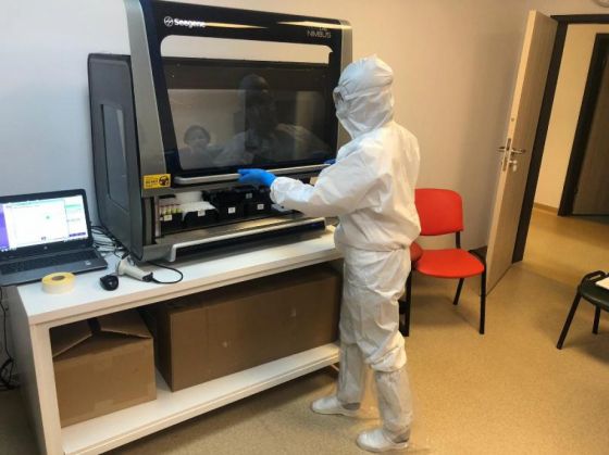 BRAȘOV. Maternitatea face de acum testări COVID „acasă”. Primii „cobai”, angajații laboratorului 1 aparat-real-time-pcr1_280786.jpg