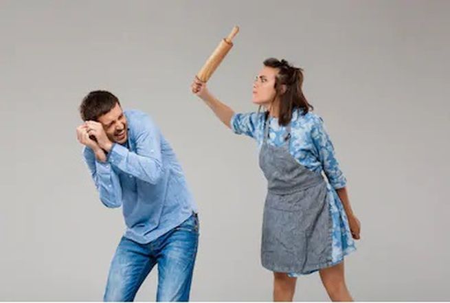 Un BRAȘOVEAN și-a reclamat soția că l-a agresat și că i-a furat bani / Ambii s-au ales cu ordine de protecție 1 batutdesotie.jpg
